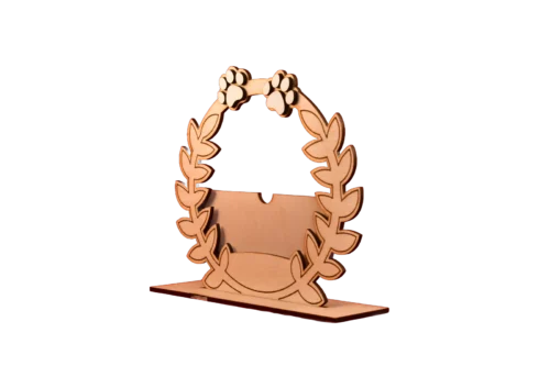 3 Babérkoszorús kutyás képkeret natúr fából.