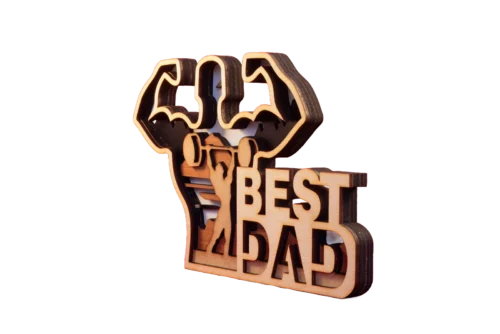 V2 Egy 5 rétegű, 3D hatású testépítő apa dísz, amely egy súlyzózó apát ábrázol hegyvidéki tájjal, "BEST DAD" felirattal. A testépítő apa dísz piros háttéren fekszik.
