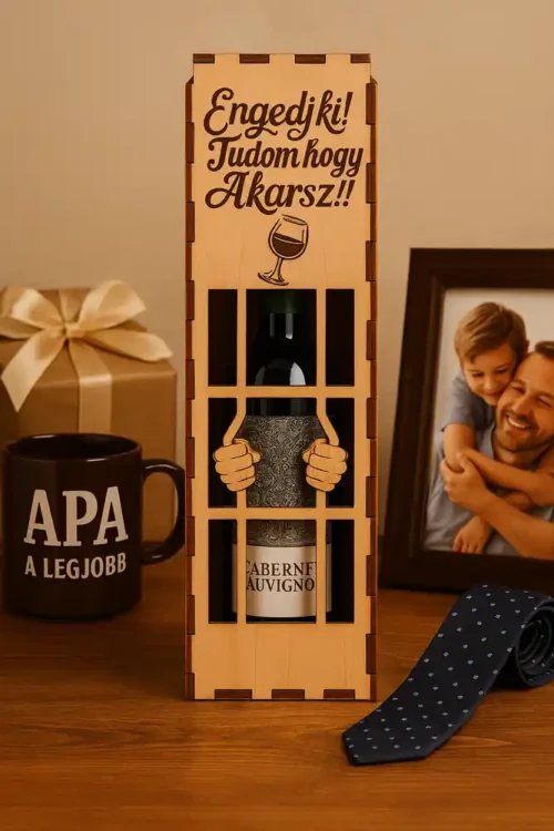 kicsi-20250530_1523_Díszes Boros Ajándékdoboz_remix_01jwgnp7mjfynrp8zrhj8z44k1_result Fából készült Díszes Boros Ajándékdoboz, lézerrel gravírozott díszes és humoros mintával, elegáns minőségi termék.