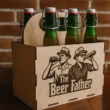 20250720_1623_Sörtartó Farekesz Sörökkel_result The Beer Father fa sörös rekesz lézergravírozott Keresztapa‑hangulatú grafikával és 6 rekesszel
