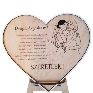 Szív alakú, gravírozott fa szülőköszöntő szív dísz, amely a menyasszonyt és édesanyját ábrázolja, opcionális névvel és dátummal.