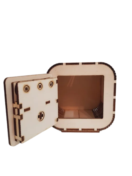 A fa széf persely belső tere nyitott ajtóval, bemutatva a zár mechanizmusát és a pénzgyűjtő részt.