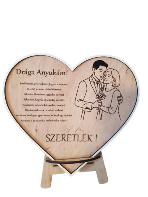 Szív alakú, gravírozott fa szülőköszöntő szív dísz, amely a vőlegényt és édesanyját ábrázolja, opcionális névvel és dátummal.