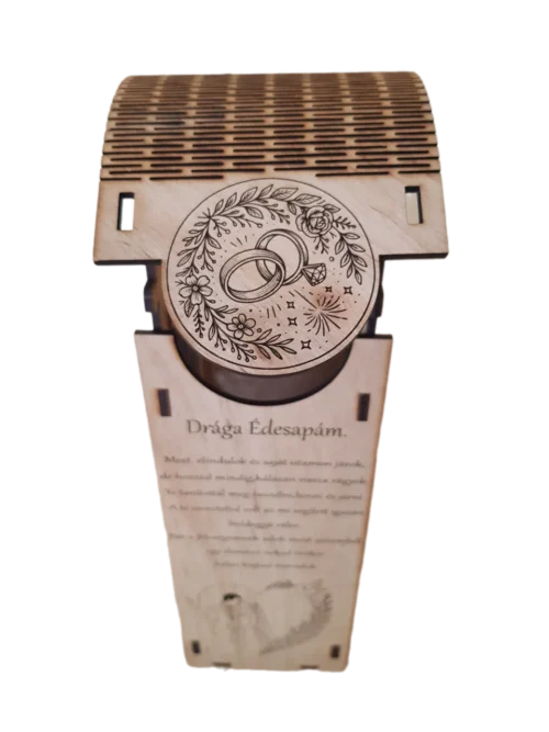 snapedit_1755697606180_result Fa szülőköszöntő bortartó, megható verssel gravírozva, opcionális névvel ,akár dátummal. felül nézet