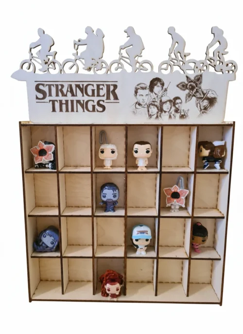 Stranger Things Funko Pop tartó polc mini figurákhoz. Fehér háttér előtt.