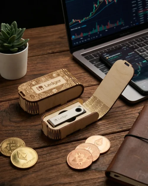 Ledger tok Ledger tok használat közben home office környezetben Bitcoin Ethereum érmékkel