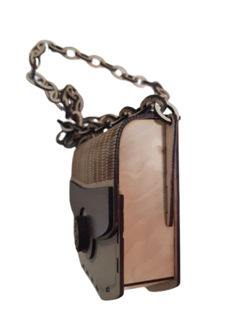 Női fatáska oldalról Női fatáska oldalról