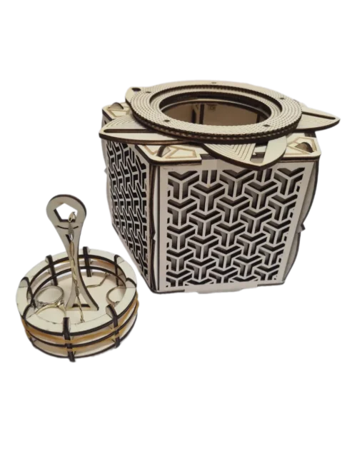 Írisz doboz nyitva , ékszertartó rész mellette.