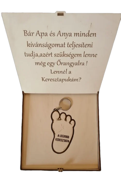 Egyedi fa doboz szívhez szóló üzenettel és kulcstartóval keresztapa felkéréshez