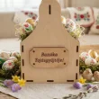 Ünnepi asztalon kosár oldaról névtáblával Húsvéti tojásgyűjtő kosár oldalról , ünnepi asztalon