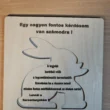 fa-keresztszulo-felkero-nyuszi-szoveg Fa alaplapra lézerrel gravírozott keresztanyu felkérő szöveg "Egy nagyon fontos kérdésem van számodra!" felütéssel és nyuszi alakú kivágással.